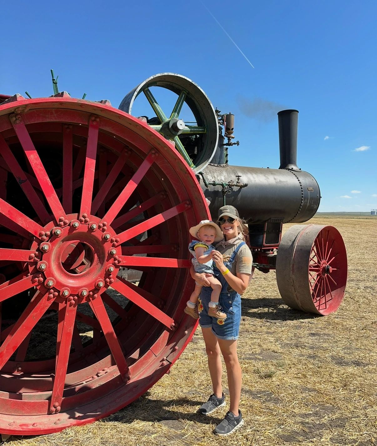 Ali Anderson with the 150 Case steam engine at Rollag